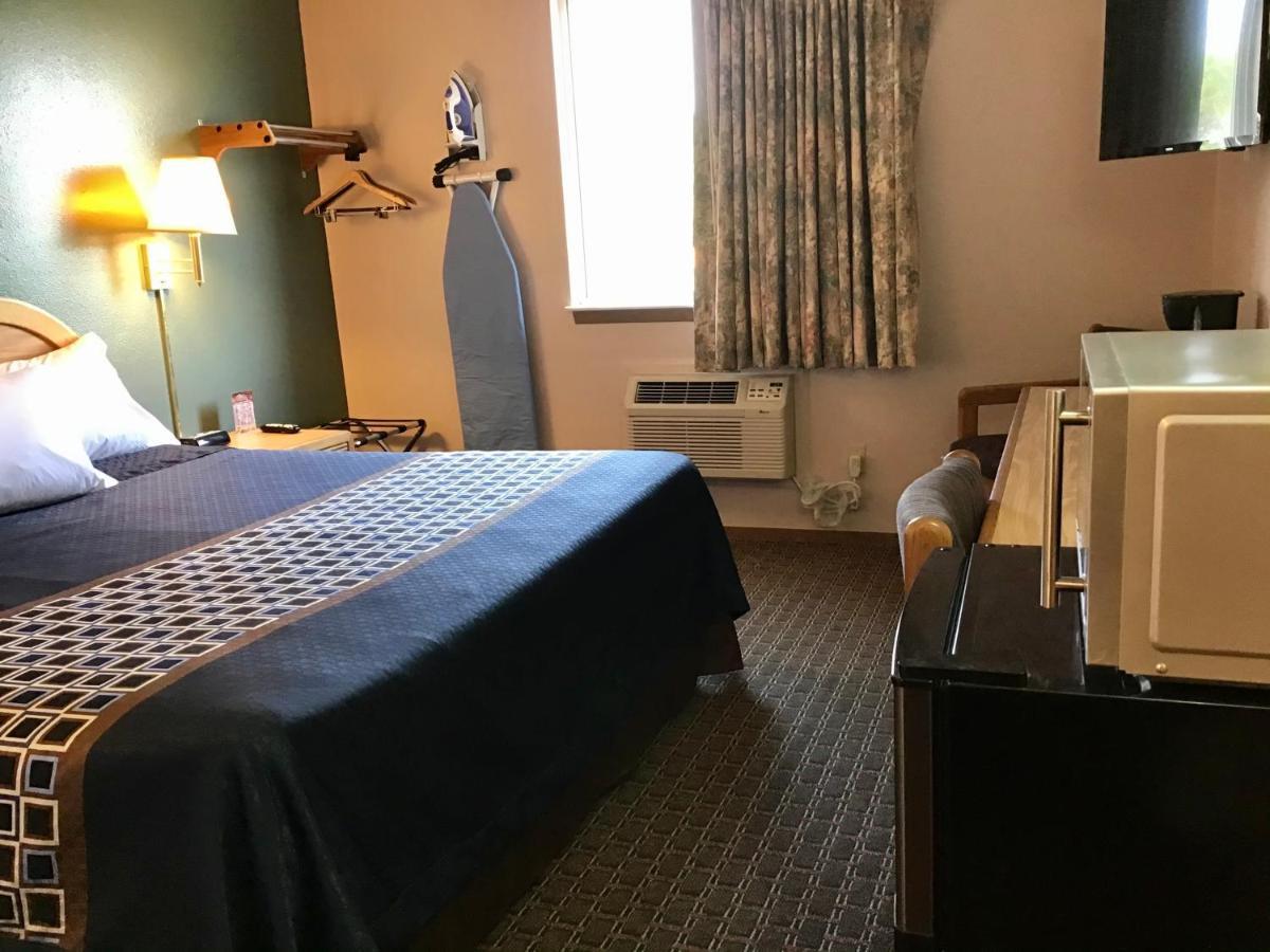 Travelodge By Wyndham Worland Esterno foto